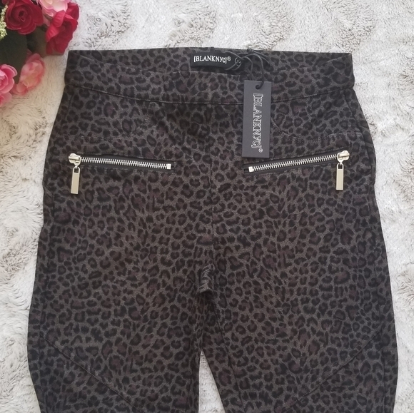 ✨️CL Blank NYC Leopard Print Shorts Zipper Accent New Size 26 - Picture 1 of 8
